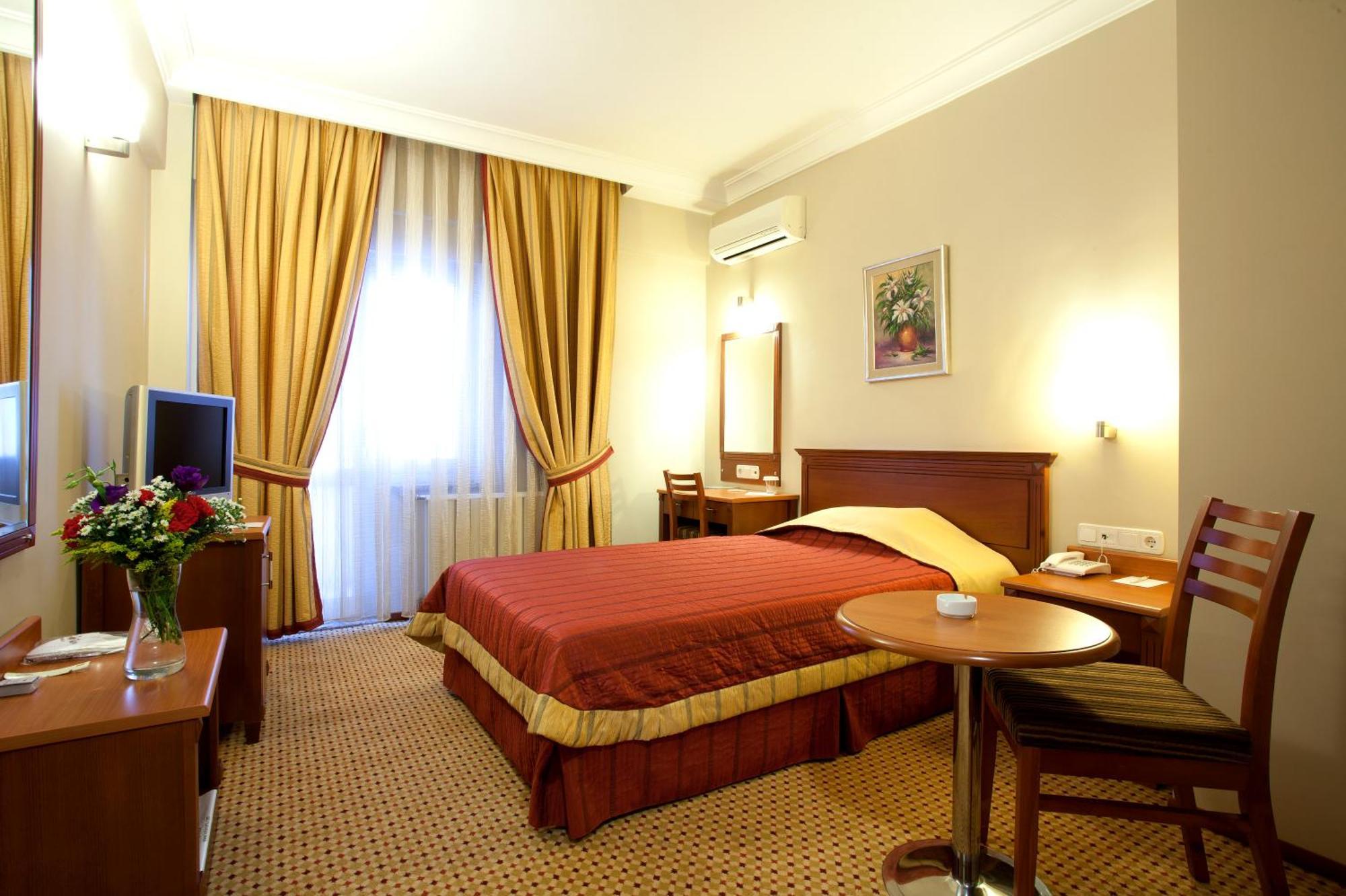 Sefa Hotel 2 Корлу Екстериор снимка