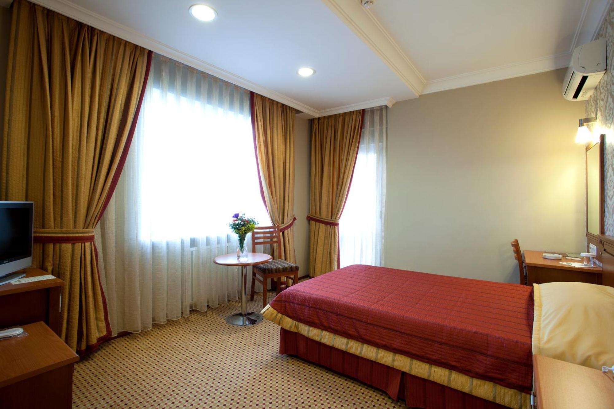 Sefa Hotel 2 Корлу Екстериор снимка